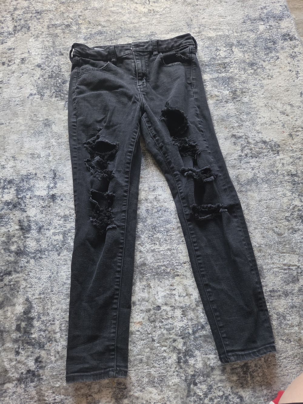 AE Black Distressed Women’s Jeans